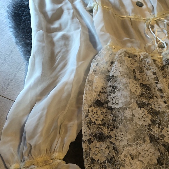 NEW Elegant Sheer Lace Top - Picture 8 of 9